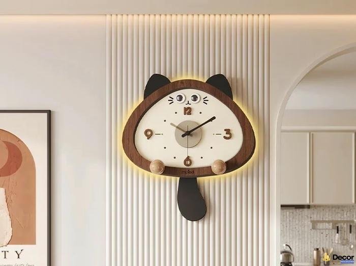 Trang trí đồng hồ treo tường con sóc