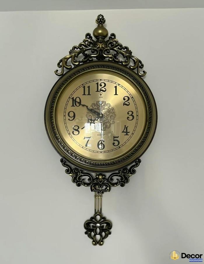 Trang trí đồng hồ treo tường thời 8x
