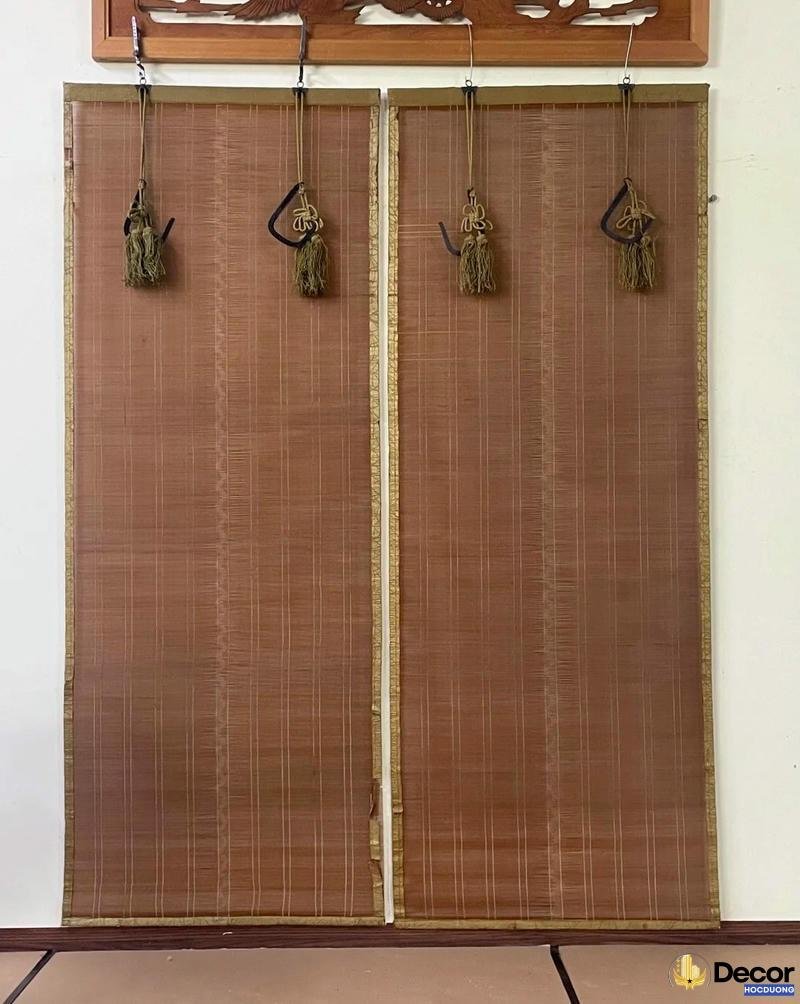 Trang trí mành tre tạo không gian thư giãn.