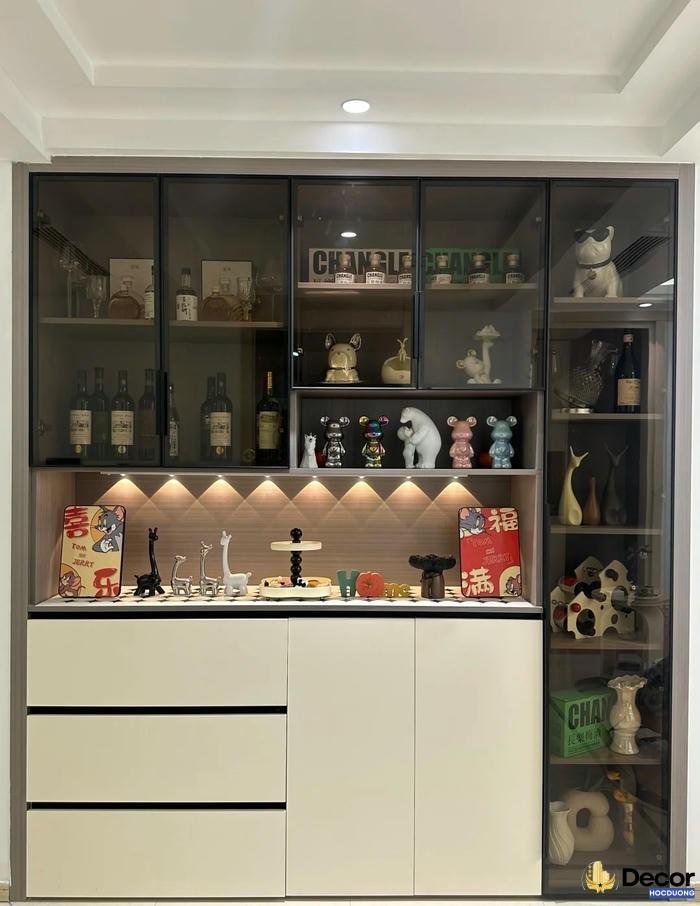 Tu trang tri phong khach giup can phong tro nen gon gang.