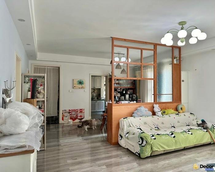 Vach ngan trang tri phong khach giup khong gian sang trong hon.