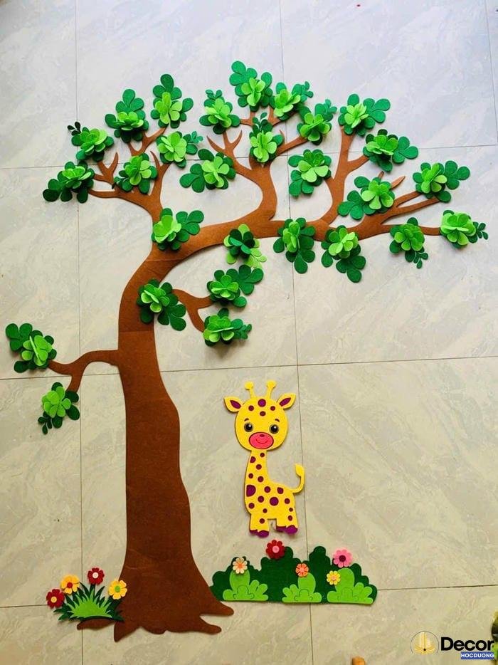 cây giả trang trí cửa lớp