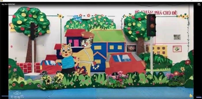 cây giả trang trí lớp học với ánh sáng