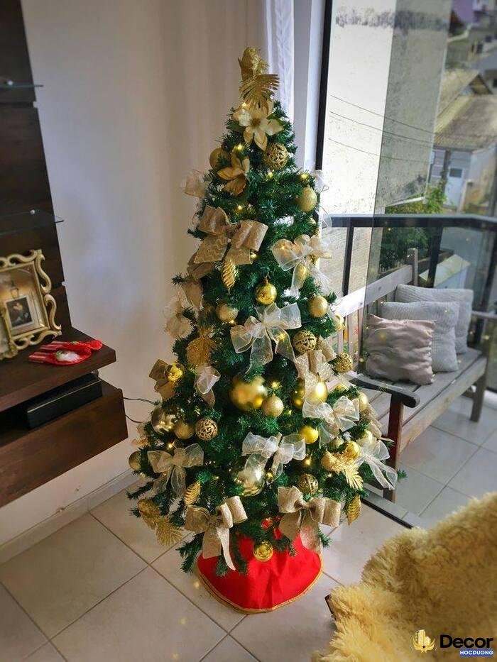 hình ảnh trang trí cây thông