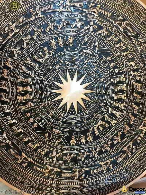 hình thảm trang trí với họa tiết trống đồng