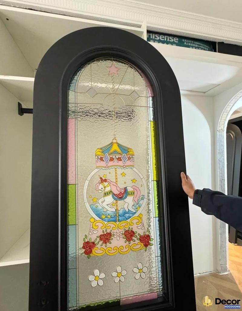 kính thuỷ màu sắc