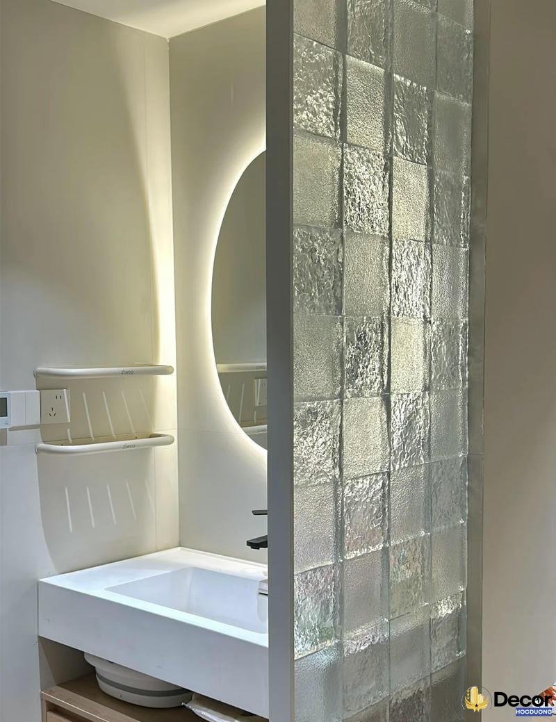 kính thủy trang trí trong nhà tắm