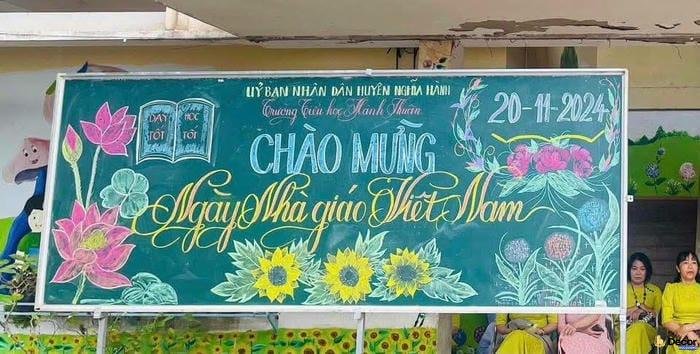 mẫu trang trí bảng 20_11 ý nghĩa