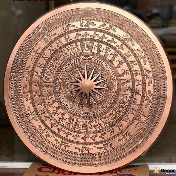 thảm trang trí với họa tiết trống đồng đông sơn