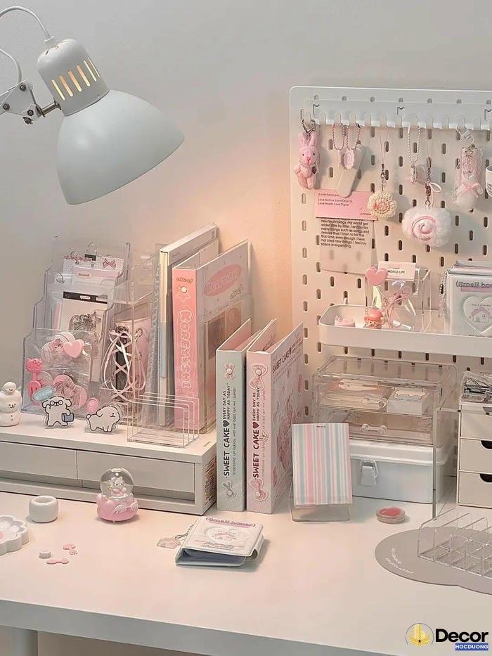 trang trí bàn học nữ