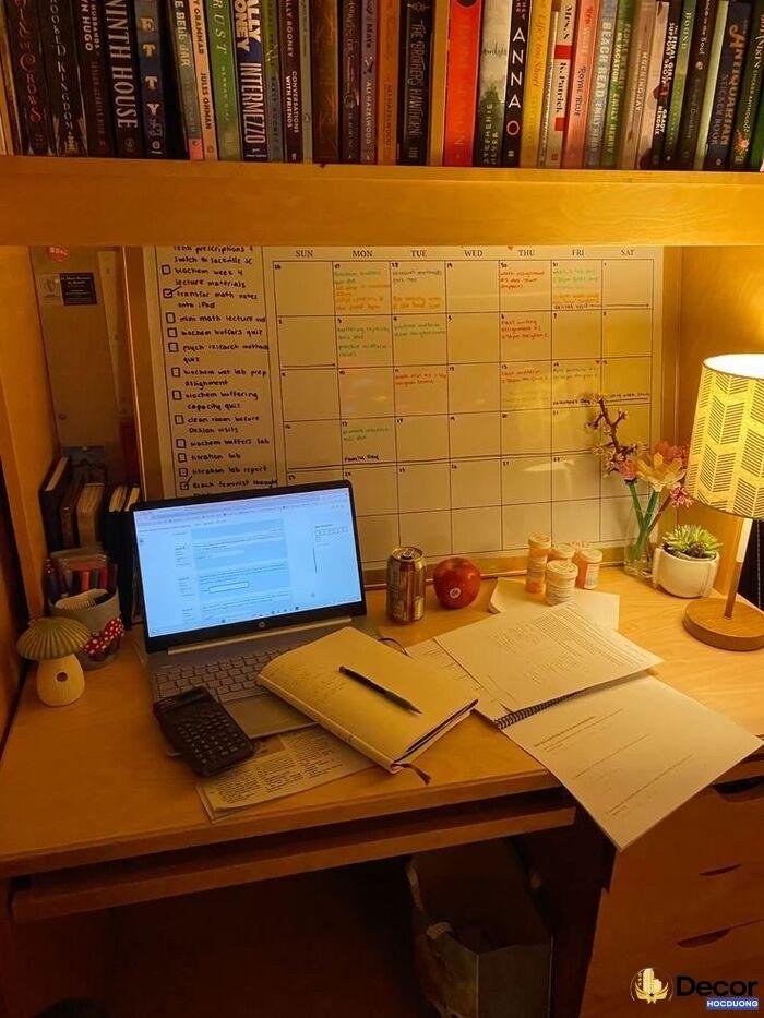 trang trí bàn làm việc đẹp chill