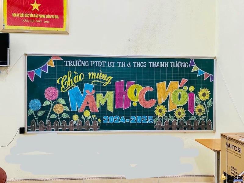 trang trí bảng chào đón năm học mới