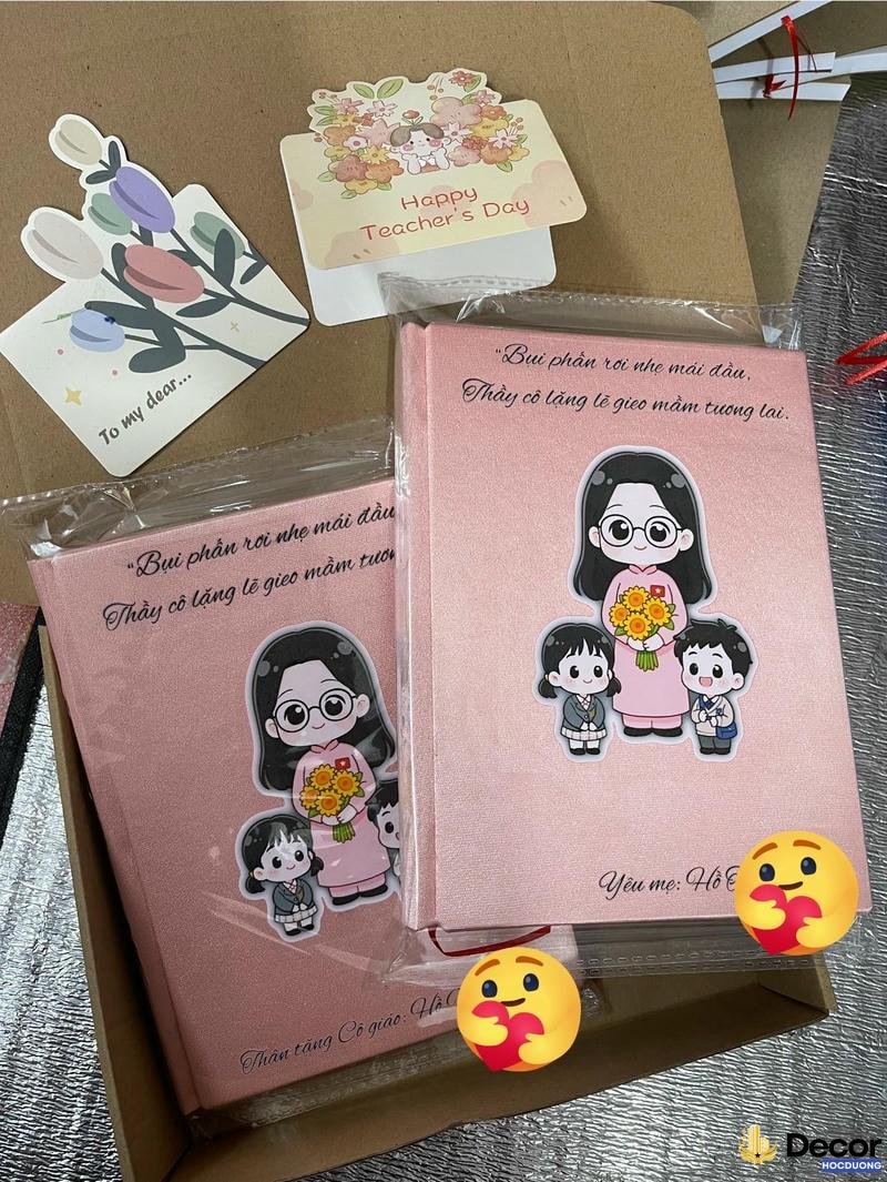 trang trí bìa vở hồng