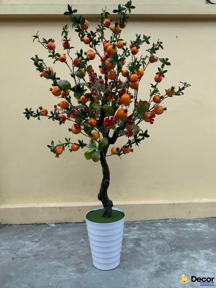 trang trí cây giả tối giản