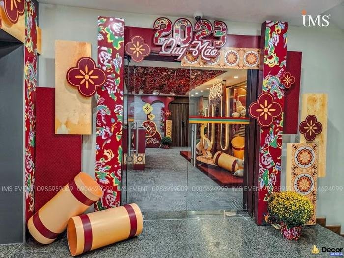 trang trí cổng tết bằng hoa đào