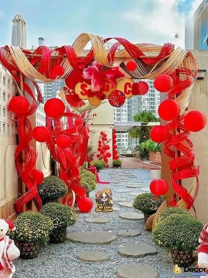trang trí cổng tết màu đỏ