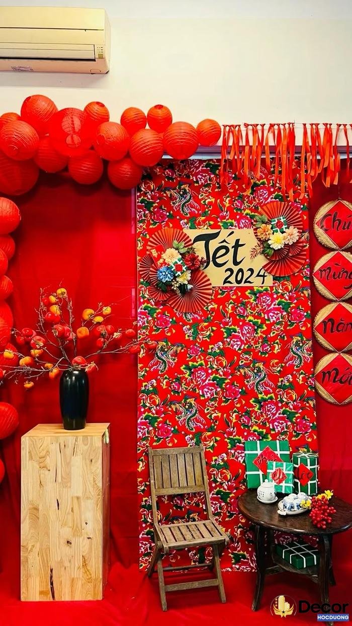 trang trí cổng tết nền đỏ