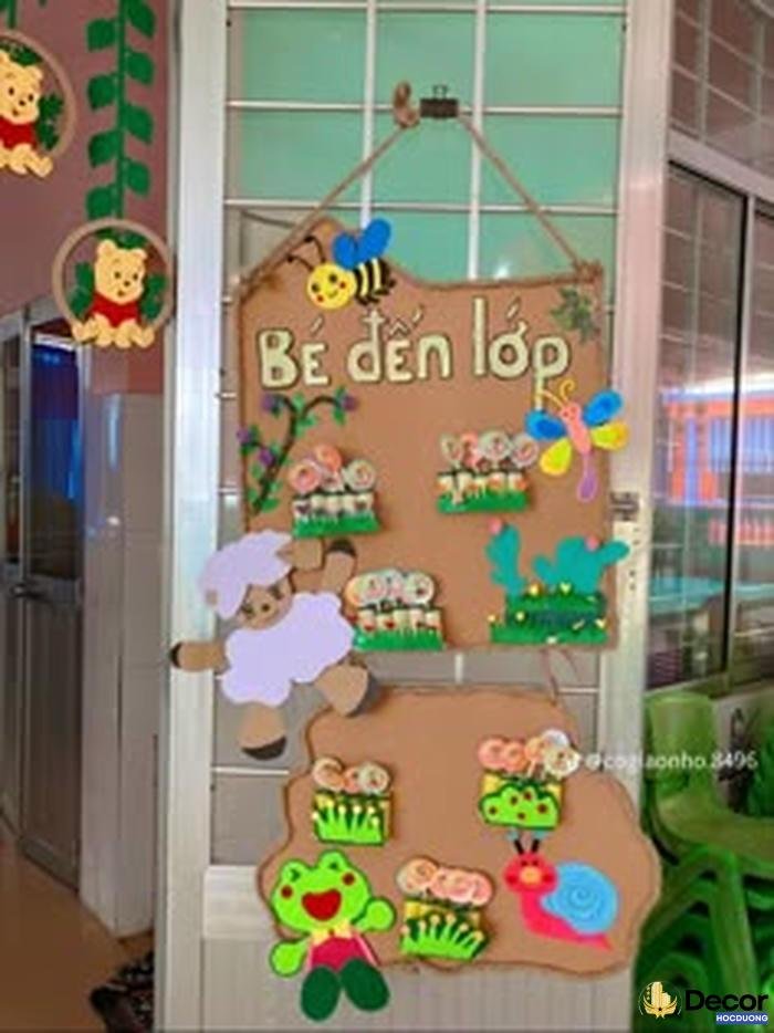 trang trí cửa lớp mầm non nhiều màu sắc