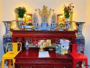trang trí gia tiên có bàn thờ bằng gỗ đơn giản đẹp