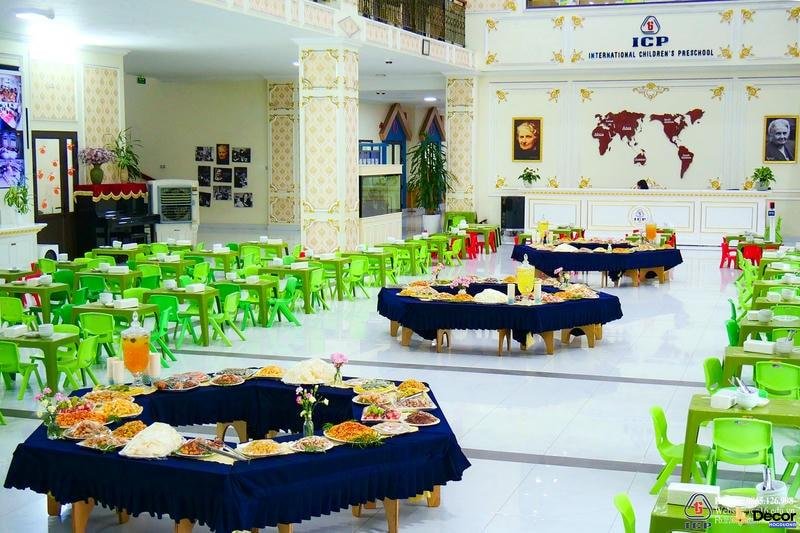 trang trí lớp học mầm non lúc tiệc