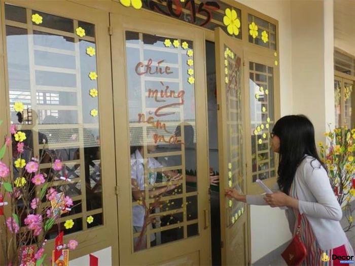 trang trí lớp học ngày tết ngoài