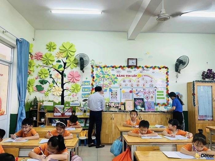 trang trí lớp học tiểu học bằng giấy màu