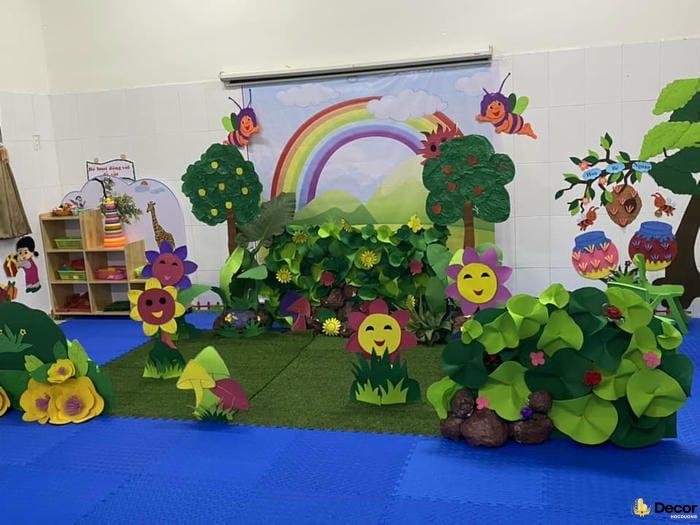 trang trí lớp học với cây giả hiện đại