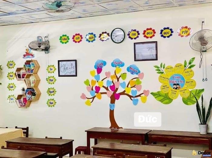 trang trí lớp học với đồ treo