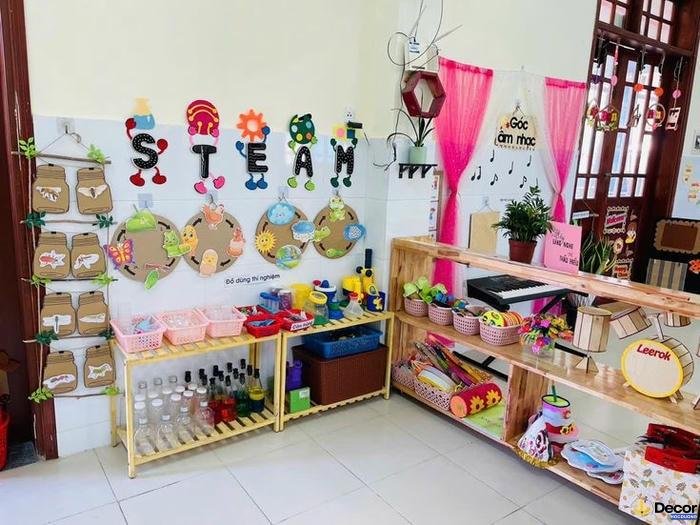 trang trí lớp nhiều màu sắc