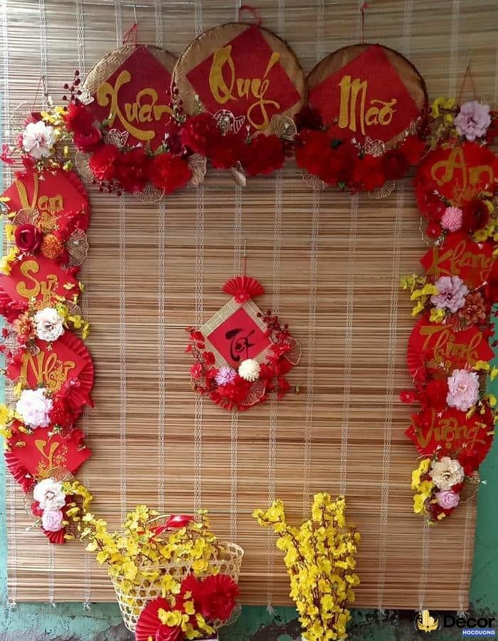 trang trí mành tết bằng hoa mai