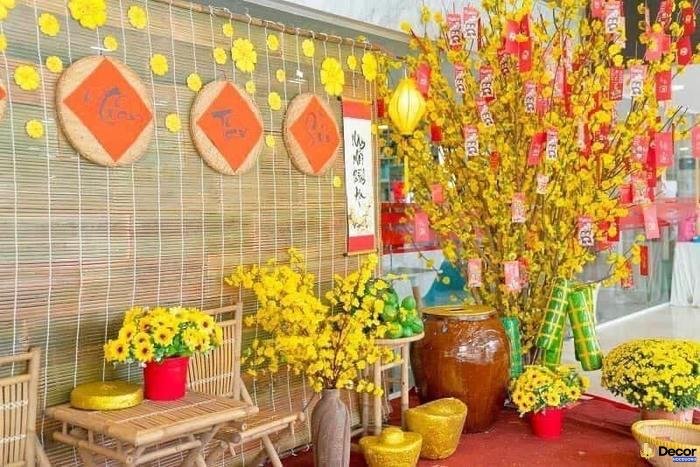 trang trí mành tết thu hút khách tham quan
