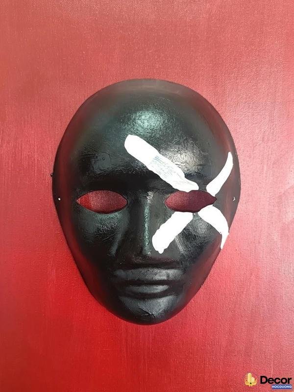 trang trí mặt nạ X trắng