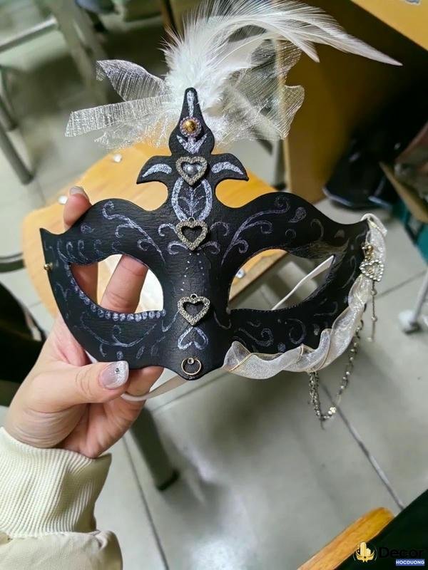 trang trí mặt nạ huyền bí