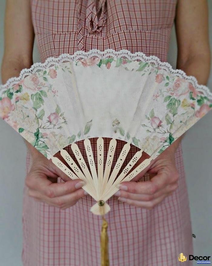 trang trí quạt hoa hồng