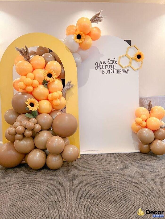 trang trí sinh nhật cho bé tone vàng