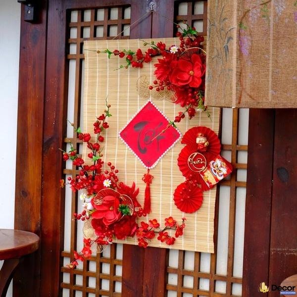 trang trí tết 2025 bằng câu đối đỏ