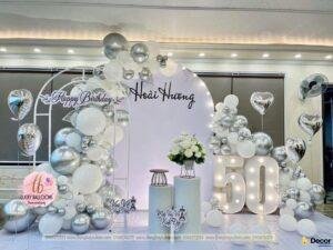 trang trí tiệc sinh nhật tone trắng