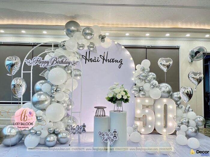 trang trí tiệc sinh nhật tone trắng