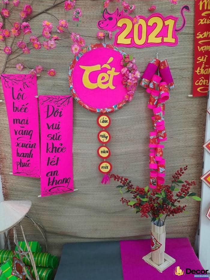 trang trí tiểu cảnh tết với câu đối đỏ