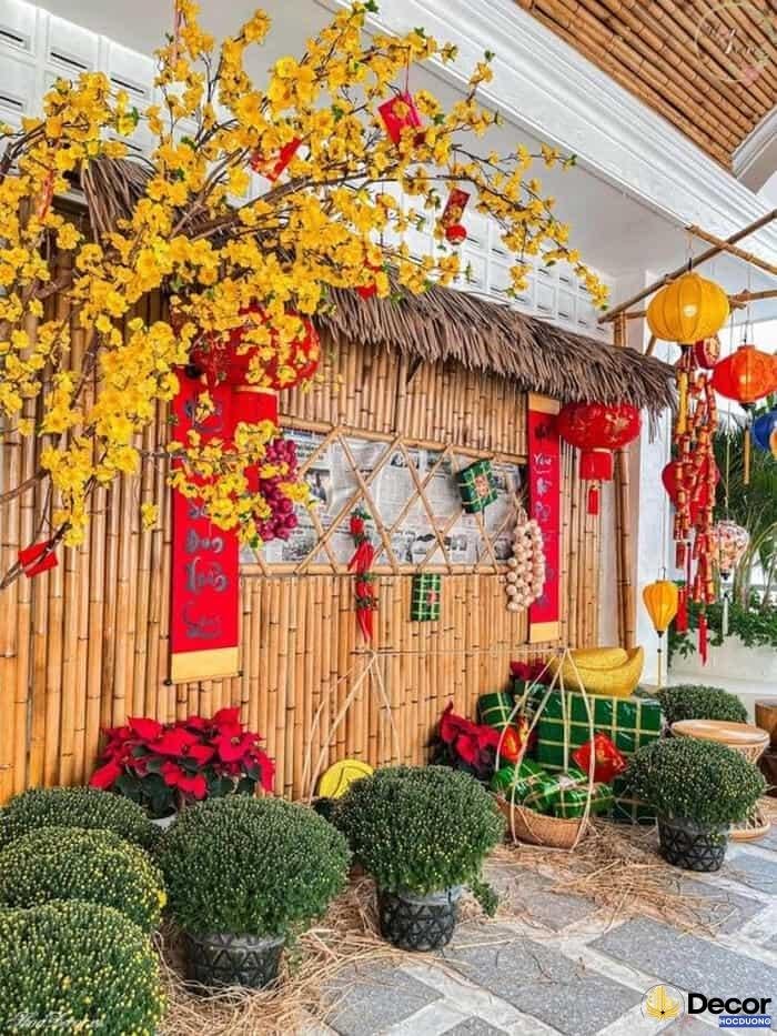 trang trí tiểu cảnh tết xưa với câu đối đỏ