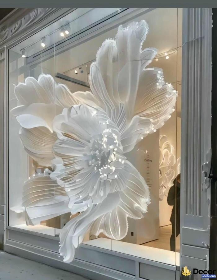 trang trí windows display hoa khổng lồ