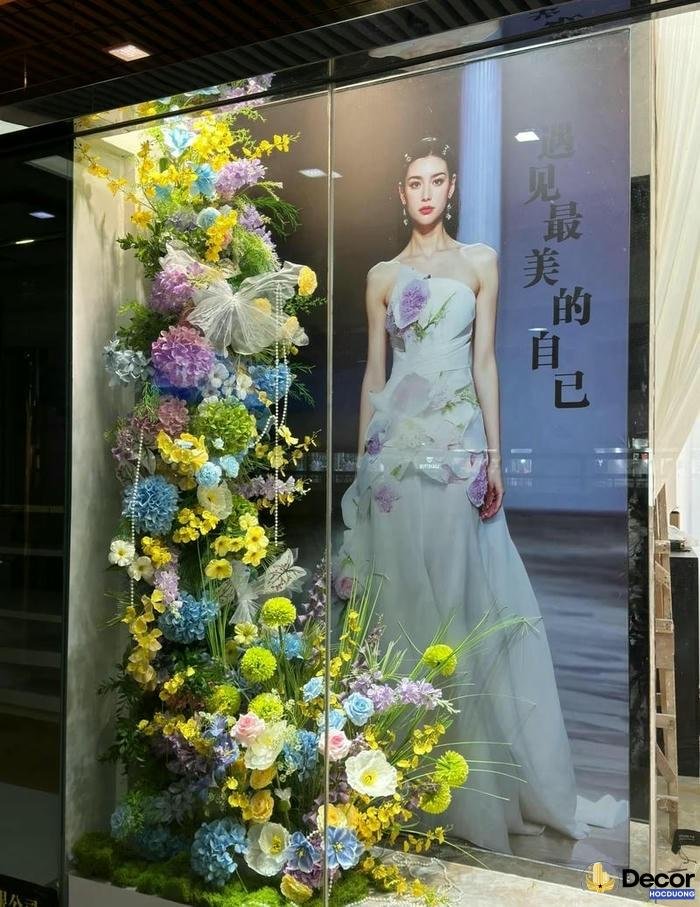 trang trí windows display tiệm váy cưới