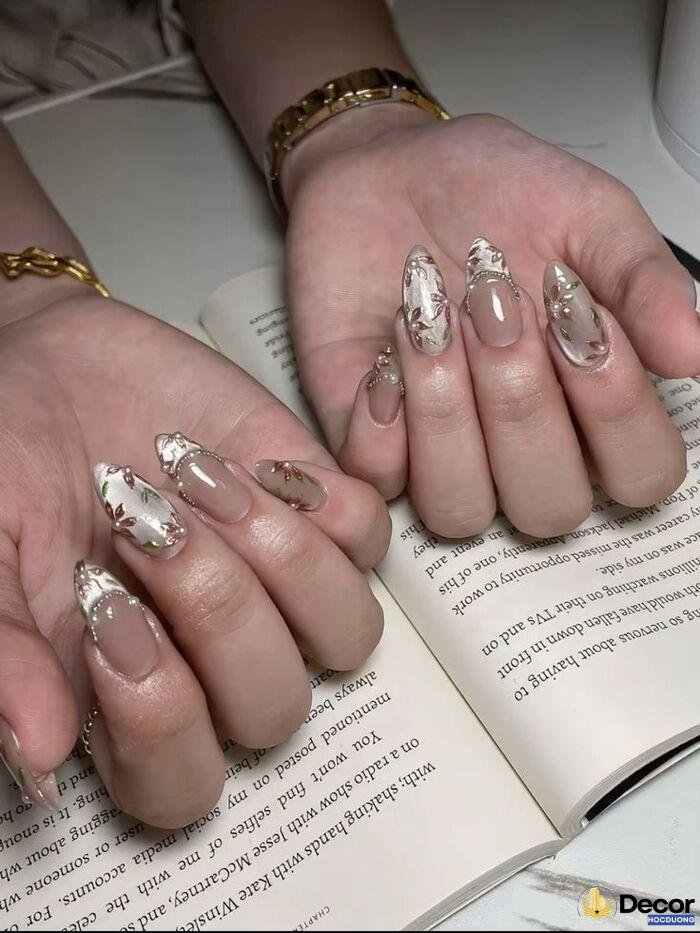 almond nails màu nude