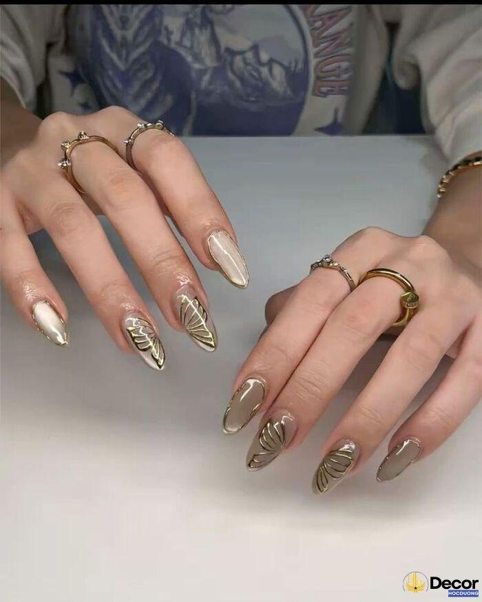almond nails phong cách tối giản