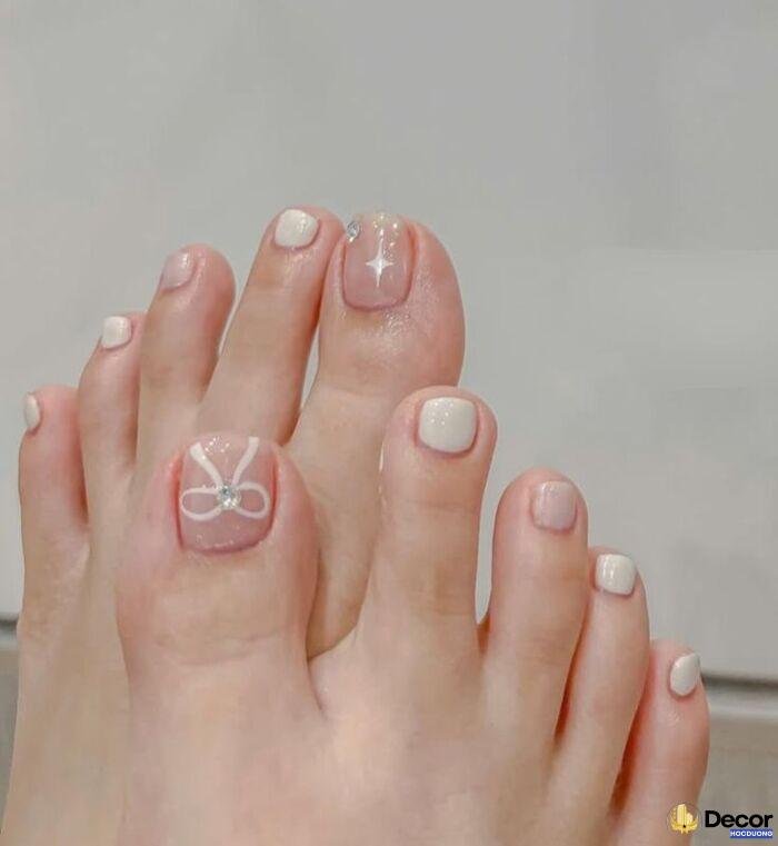 nail chân bóng nhẹ