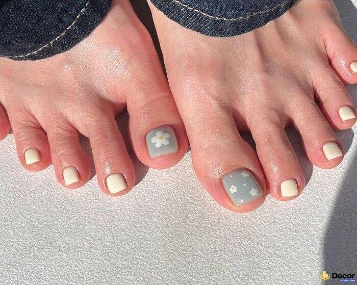 nail chân tối giản