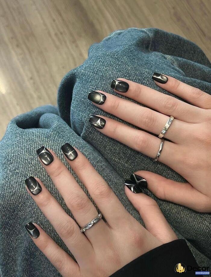 nail đen ngầu