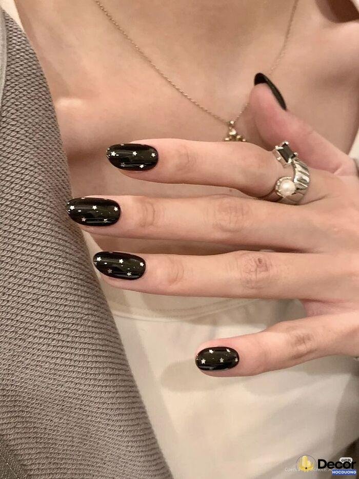 nail đen phong cách ngầu lòi