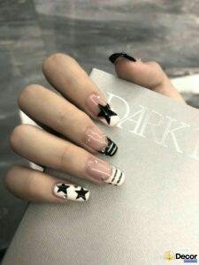 nail đen trắng cute hình sao