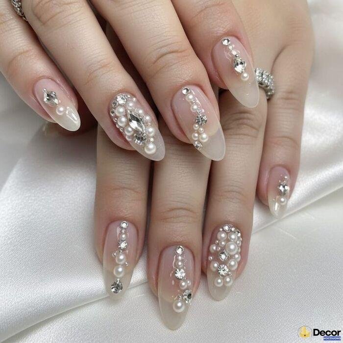 nail đính đá cá tính mạnh